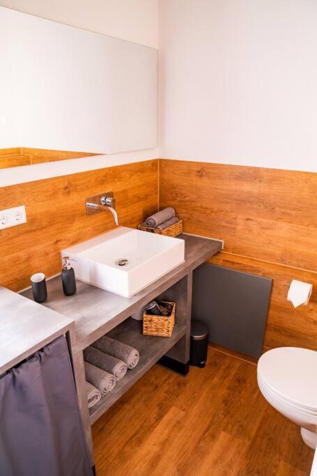 Neu Renoviertes Ferienhaus/Wohnunng Kleine Auszeit ซอนเนนบูล ภายนอก รูปภาพ